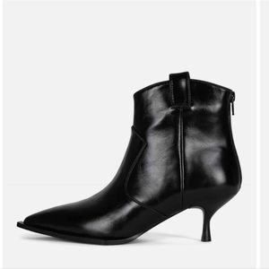Jeffrey Campbell ZHENYA black leather pump boots size 7 2" heels